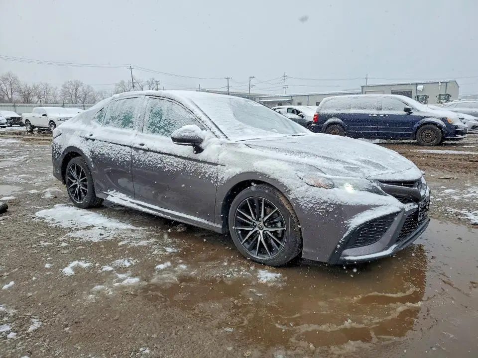 2022 TOYOTA CAMRY SE  
