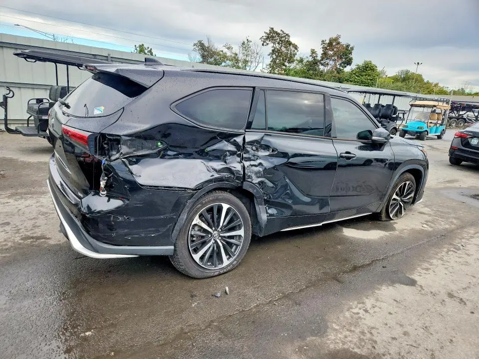 2021 TOYOTA HIGHLANDER XSE  