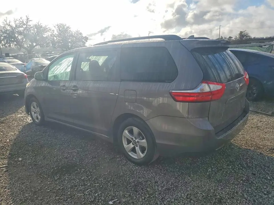 2018 TOYOTA SIENNA LE  