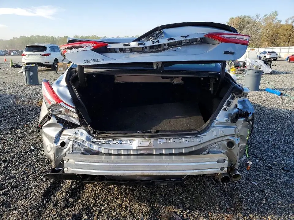 2019 TOYOTA CAMRY SE  