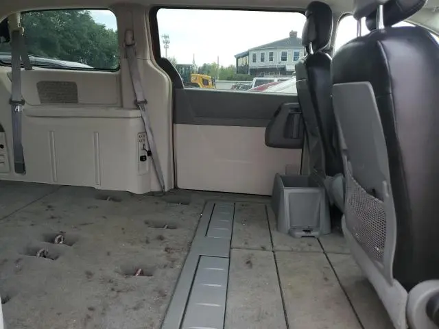 2010 CHRYSLER TOWN & COUNTRY TOURING  