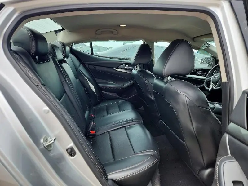 2021 NISSAN MAXIMA SV  