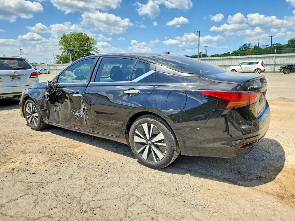 2022 NISSAN ALTIMA SV  