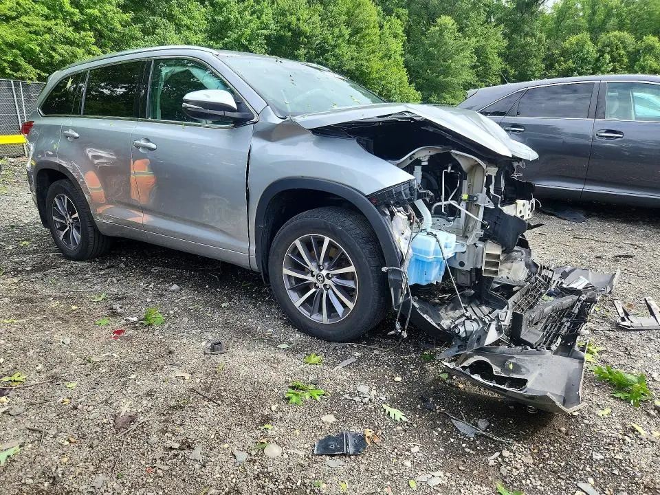 2017 TOYOTA HIGHLANDER XLE  