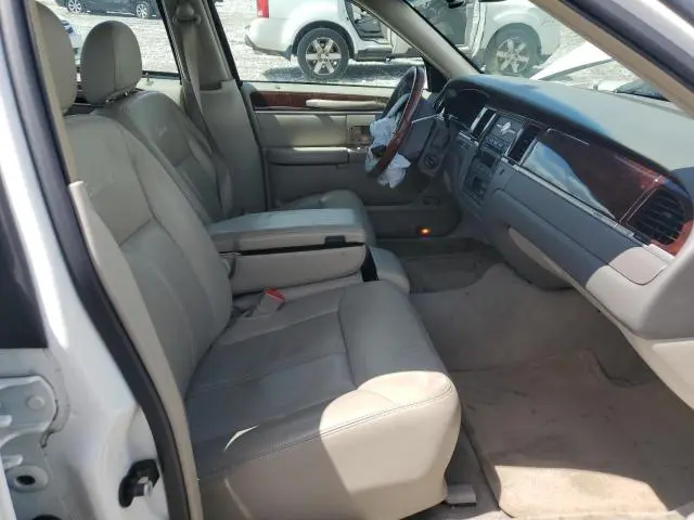 2010 LINCOLN TOWN CAR SIGNATURE LIMITED  