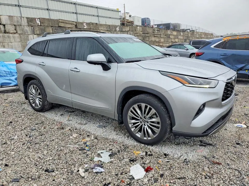2023 TOYOTA HIGHLANDER PLATINUM  