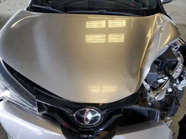 2019 TOYOTA C-HR XLE  