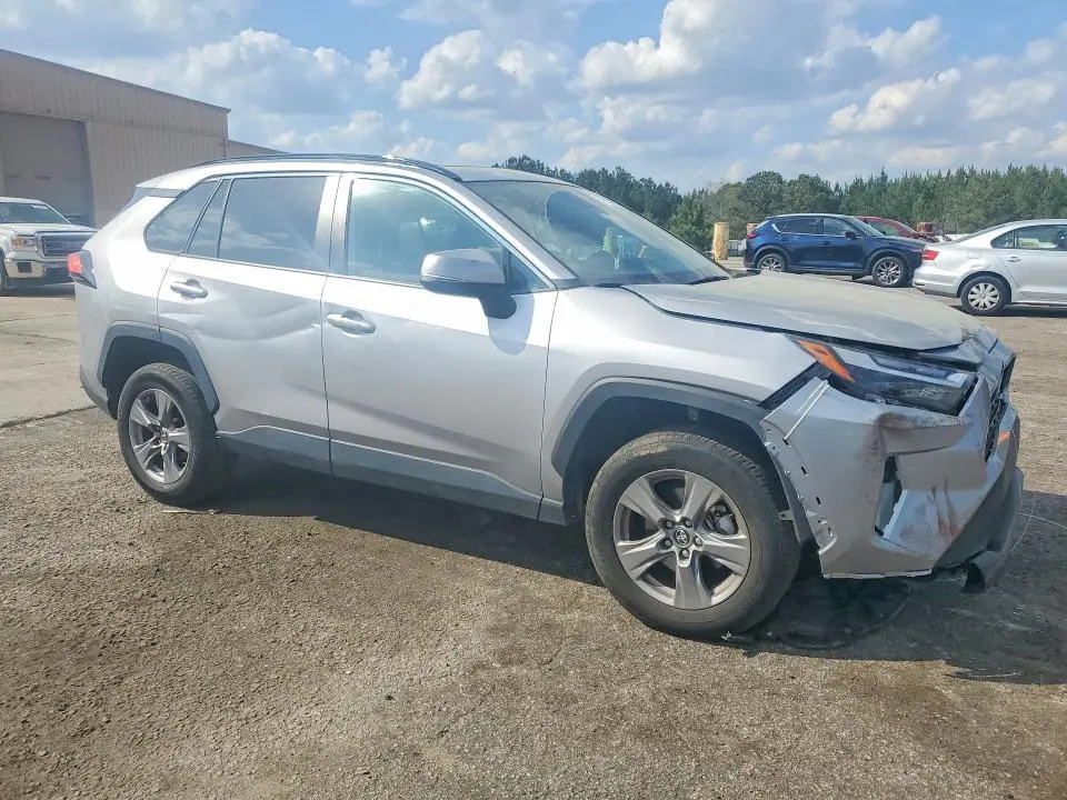 2022 TOYOTA RAV4 XLE  