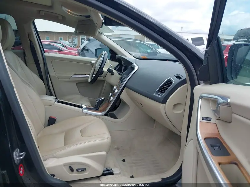 2015 VOLVO XC60 T5 PREMIER