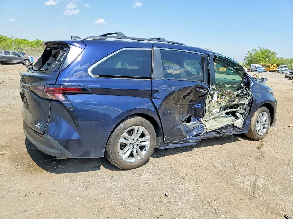 2024 TOYOTA SIENNA XLE 7-PASSENGER  