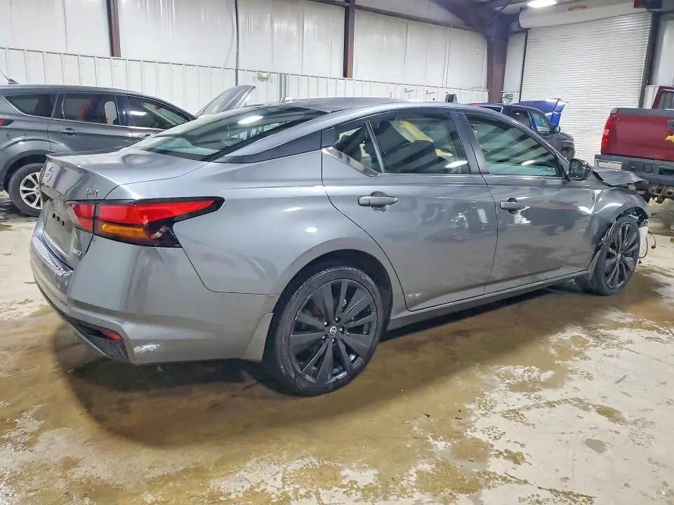 2022 NISSAN ALTIMA SR  