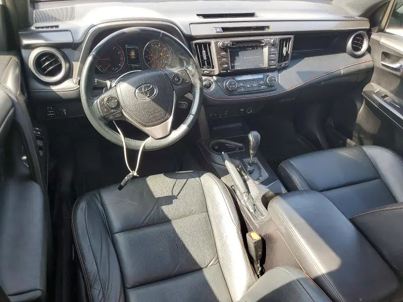 2016 TOYOTA RAV4 SE  