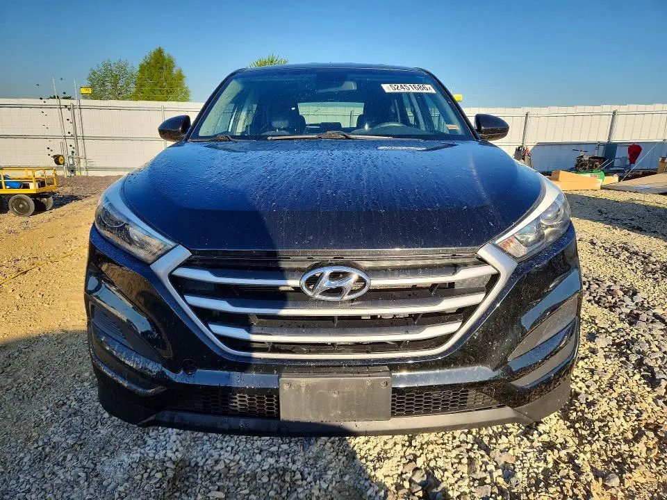 2017 HYUNDAI TUCSON SE  
