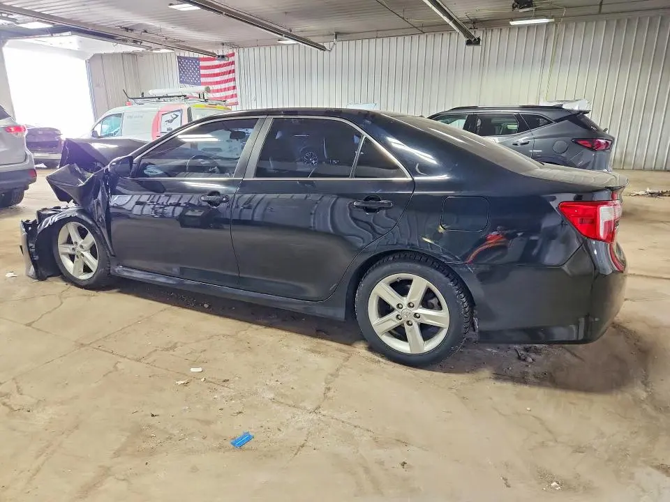 2014 TOYOTA CAMRY SE  