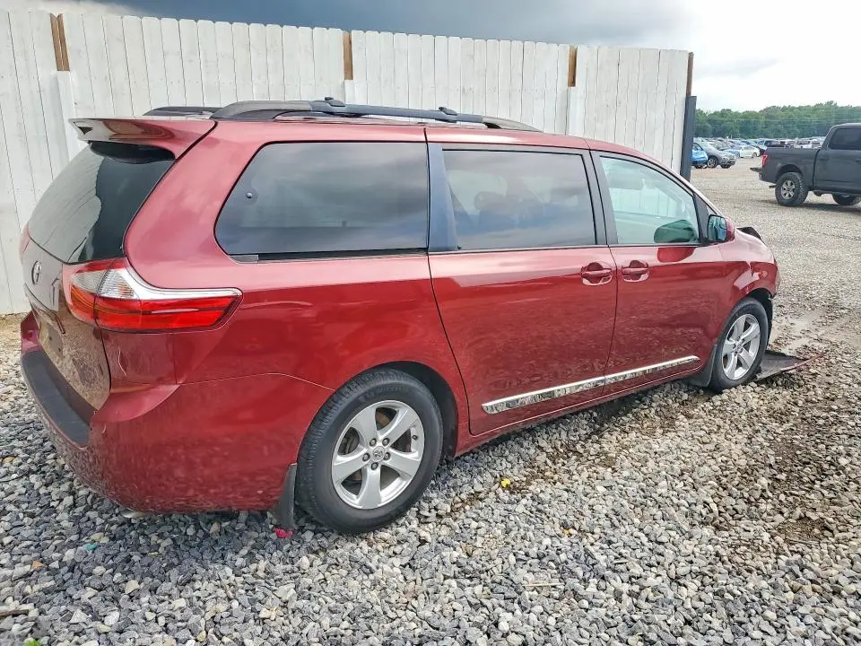 2016 TOYOTA SIENNA LE  