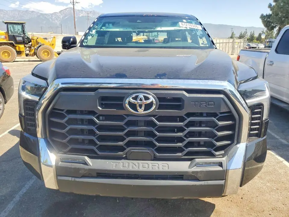 2025 TOYOTA TUNDRA SR5  