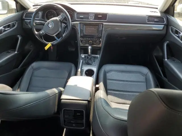 2017 VOLKSWAGEN PASSAT SE  