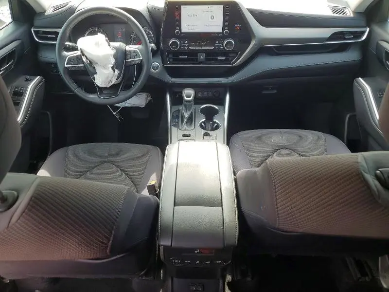 2022 TOYOTA HIGHLANDER LE  
