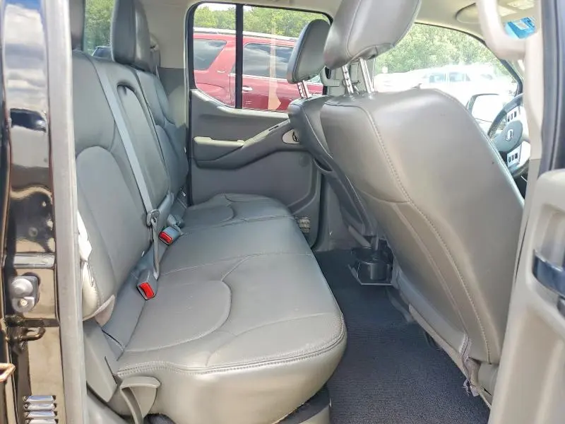 2014 NISSAN FRONTIER SL  