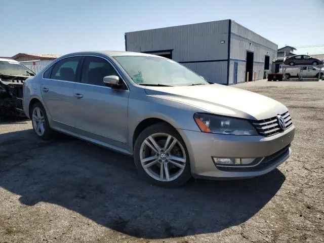 2013 VOLKSWAGEN PASSAT SE  
