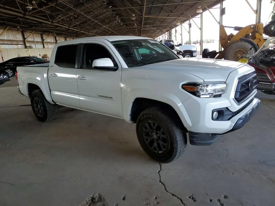 2022 TOYOTA TACOMA SR5 V6  