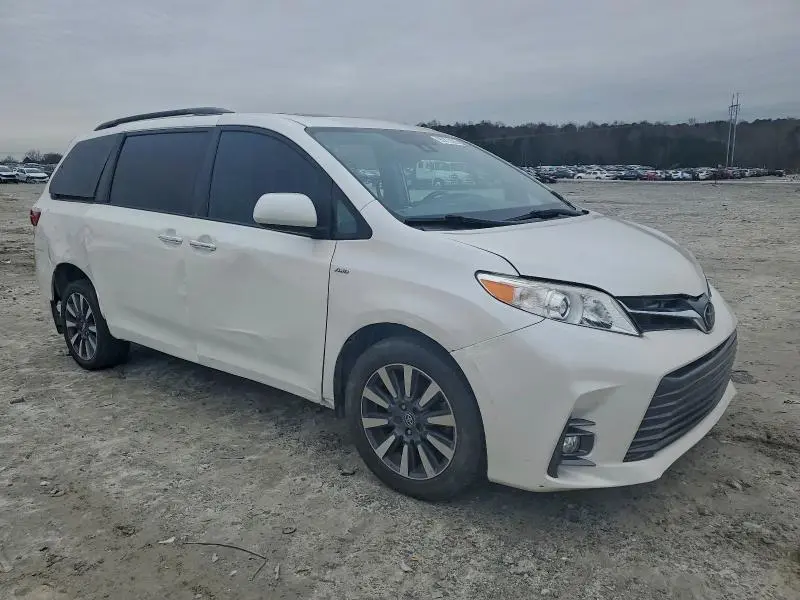 2019 TOYOTA SIENNA XLE  