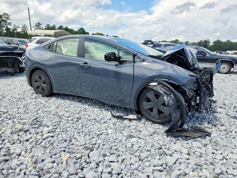 2025 TOYOTA PRIUS LE  