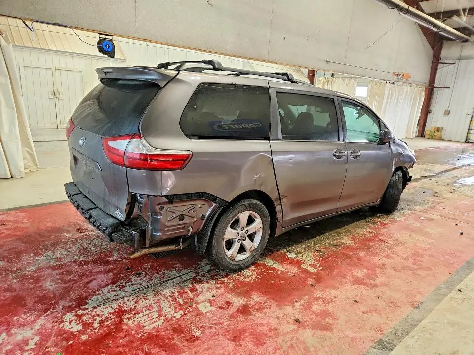 2015 TOYOTA SIENNA LE 8-PASSENGER  