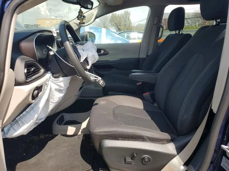 2017 CHRYSLER PACIFICA LX  