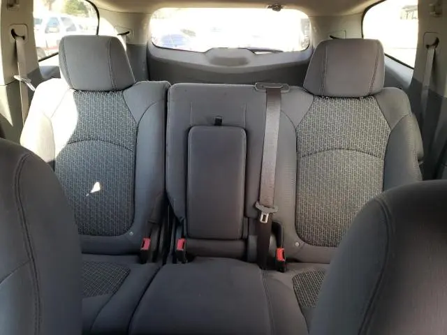 2010 CHEVROLET TRAVERSE LS  