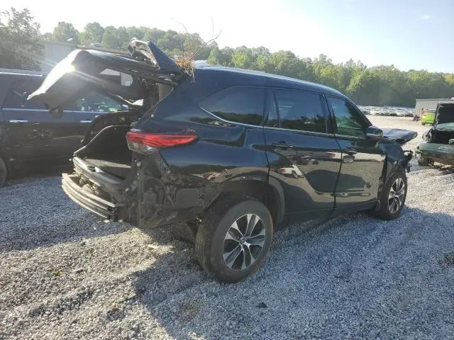 2021 TOYOTA HIGHLANDER XLE  