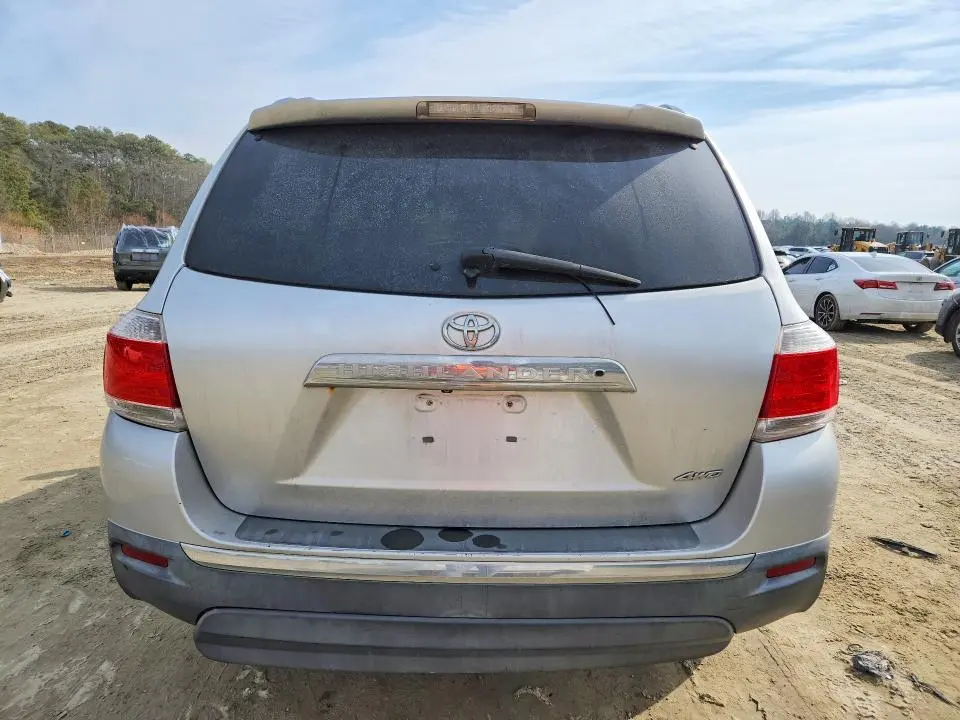 2011 TOYOTA HIGHLANDER BASE  