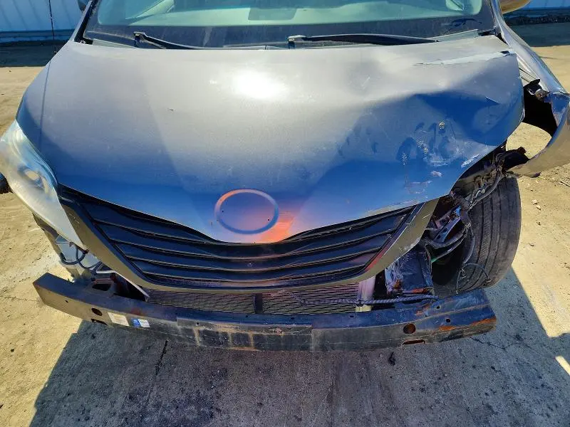 2012 TOYOTA SIENNA LE  