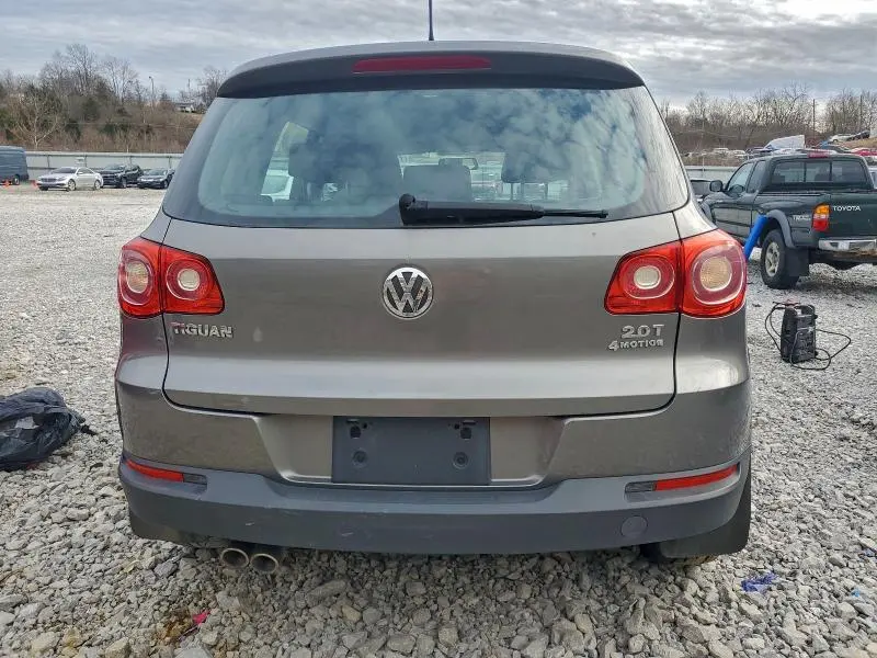 2011 VOLKSWAGEN TIGUAN S  