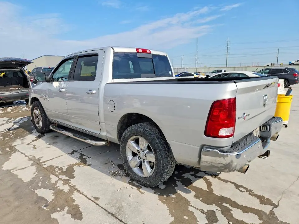 2016 RAM 1500 SLT  