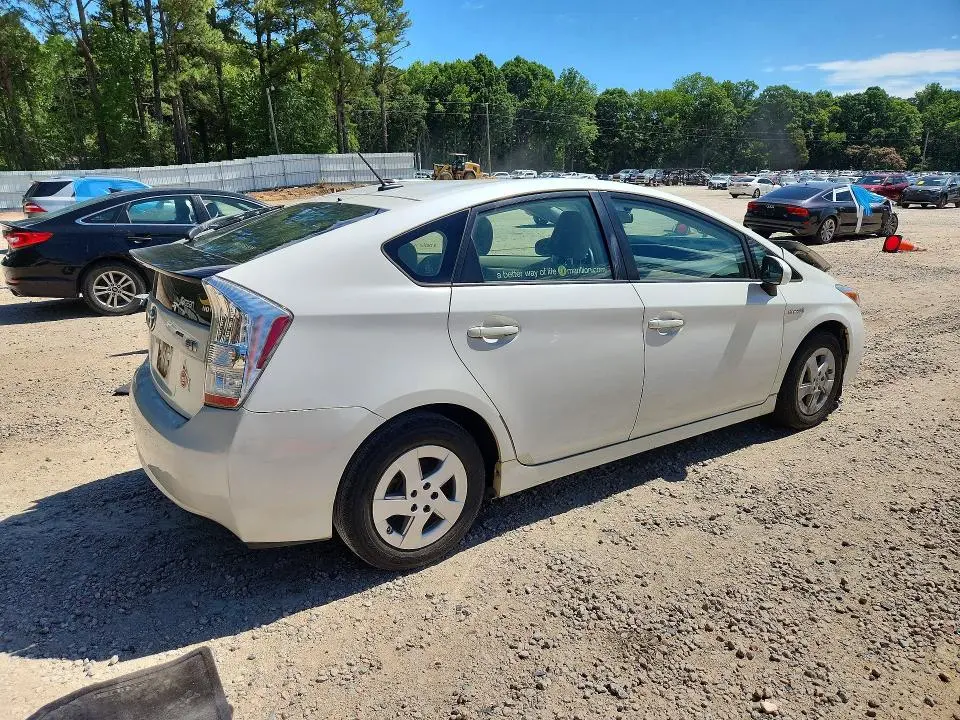 2010 TOYOTA PRIUS III  