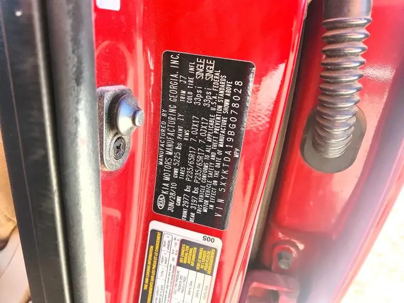 2011 KIA SORENTO LX  
