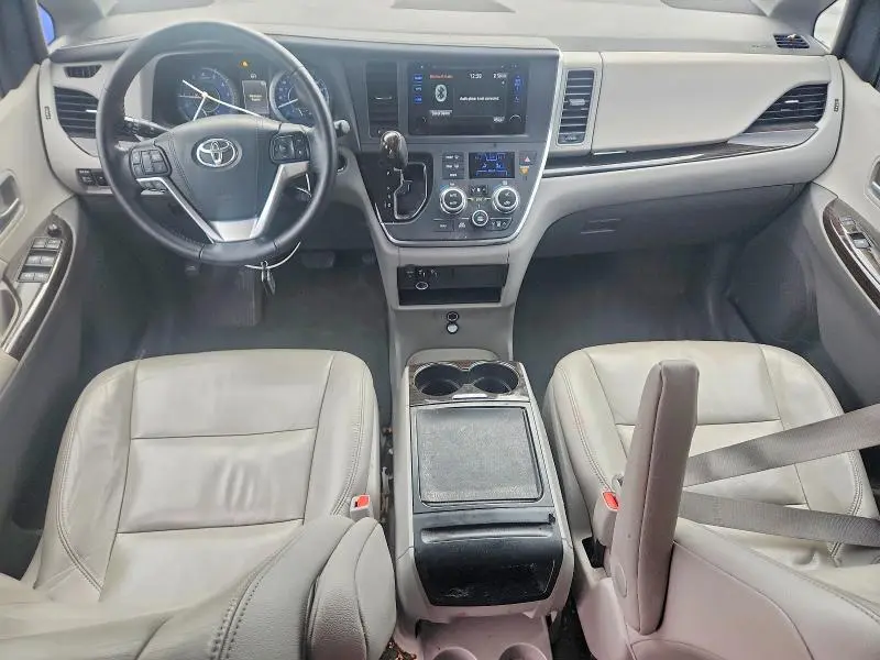 2015 TOYOTA SIENNA XLE 8-PASSENGER  