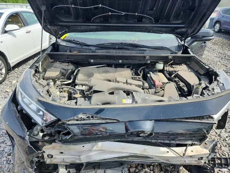 2019 TOYOTA RAV4 XLE  