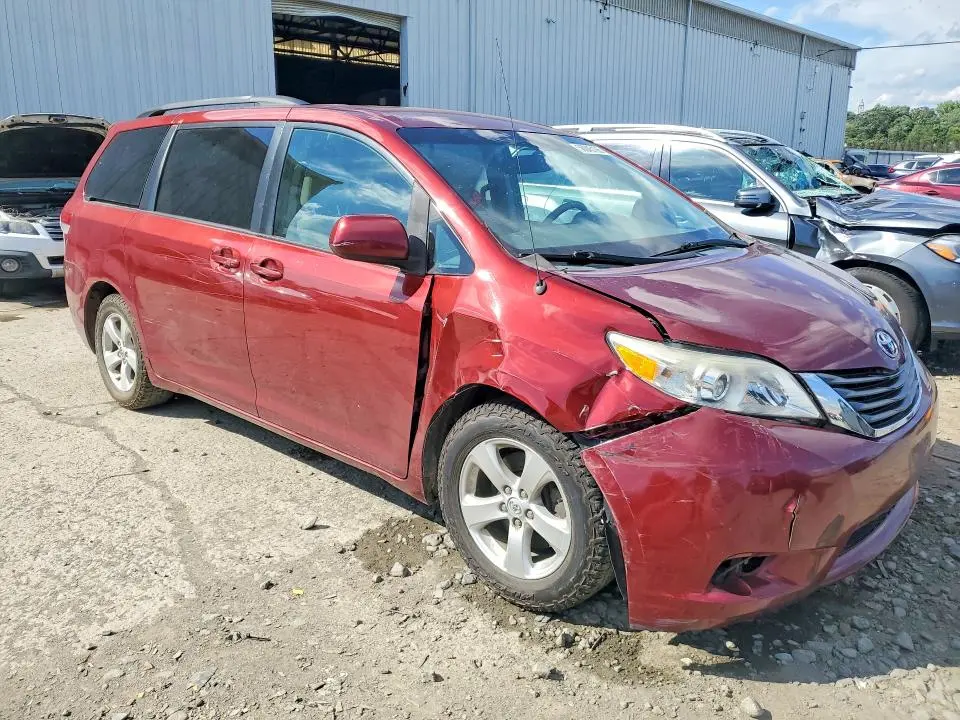 2014 TOYOTA SIENNA LE  