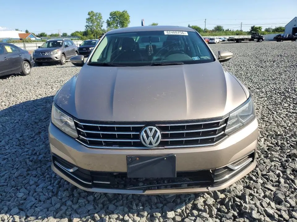 2016 VOLKSWAGEN PASSAT SE  