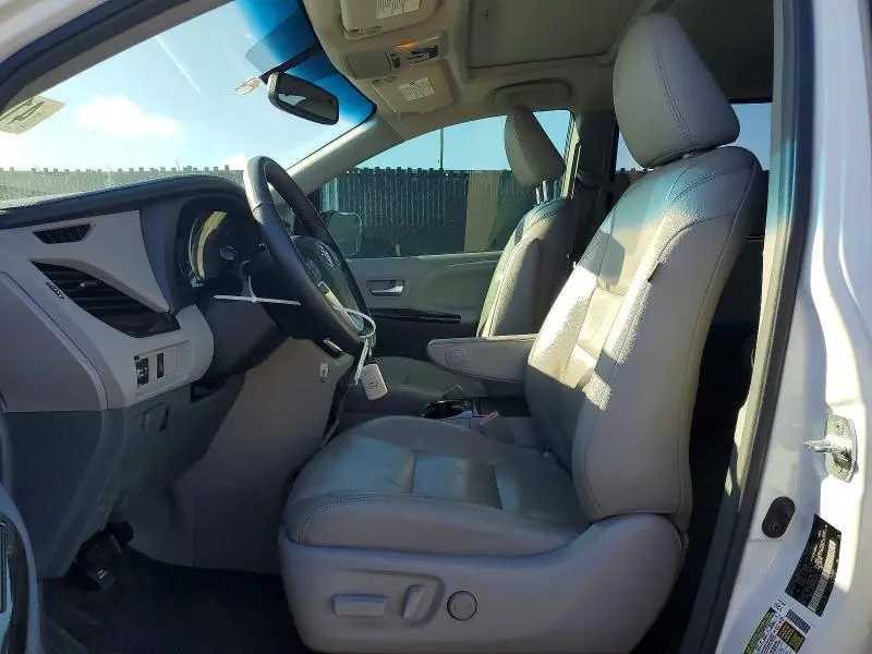 2017 TOYOTA SIENNA XLE 8-PASSENGER  