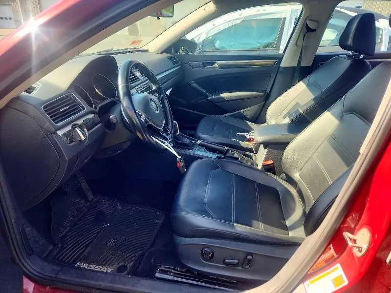 2016 VOLKSWAGEN PASSAT SE  