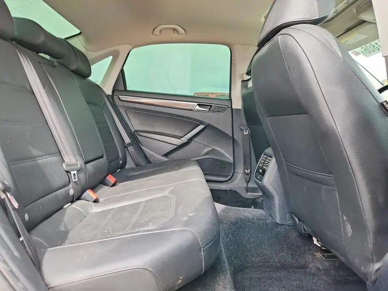 2017 VOLKSWAGEN PASSAT SE  