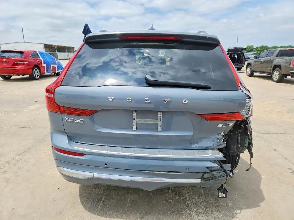 2023 VOLVO XC60 PLUS  