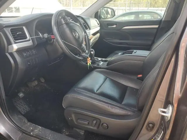 2019 TOYOTA HIGHLANDER SE  