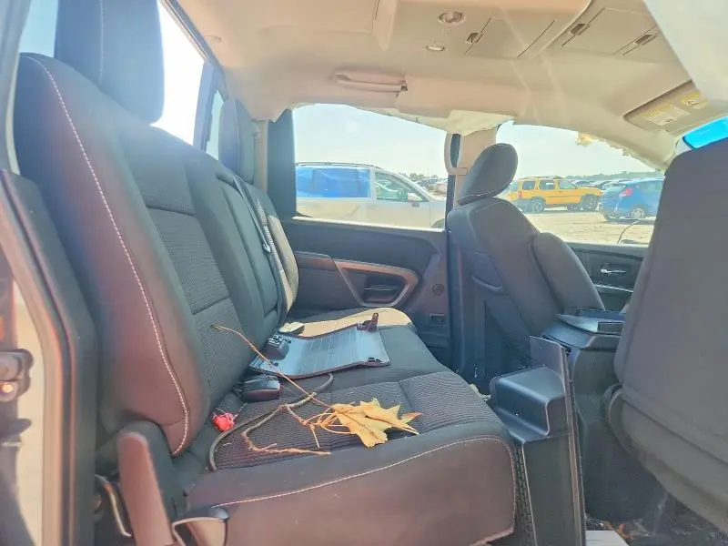 2015 NISSAN TITAN SV  