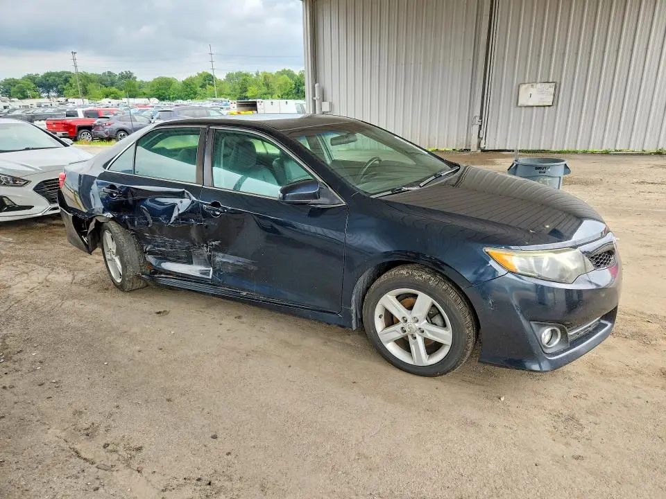 2012 TOYOTA CAMRY SE  
