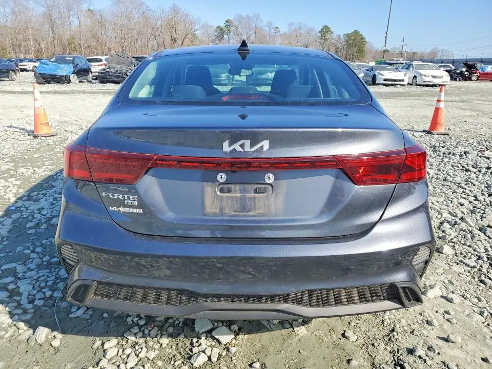 2023 KIA FORTE LX  