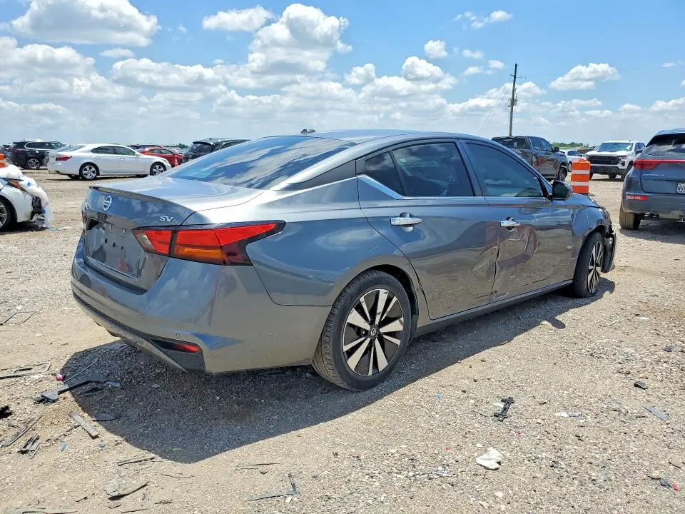 2021 NISSAN ALTIMA SV  